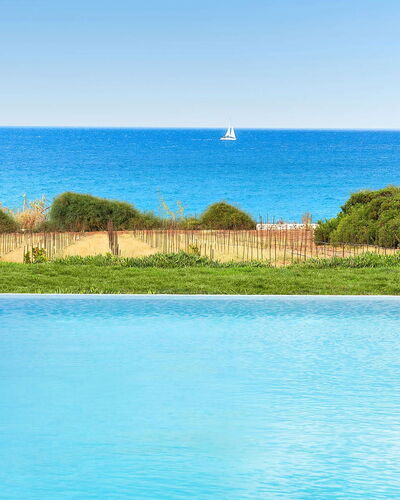 Villa Smeralda: Bleu, L'Eau, Mer, Piscine, Cotiers Et Relief Océaniques, Loisir, Océan, Recours, Ombre, Côte