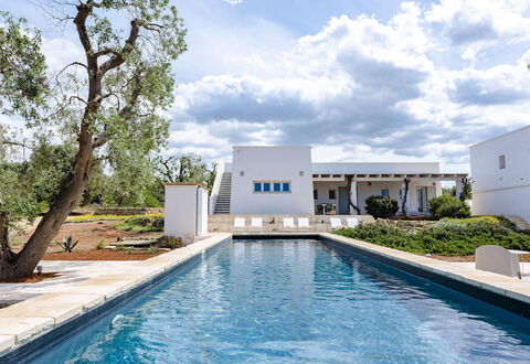 Villa Il Guaceto: Bleu, Piscine, Domicile, Biens, Ombre, Caractéristique De L'Eau, Recours, Aménagement Paysager, Villa, Conception