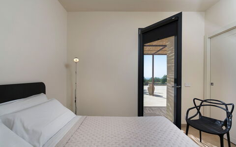 Villa Miriam: Design Intérieur, Chambre, Sol, Meubles, Sol, Lit, Éclairage, Plafond, Domicile, Pièce