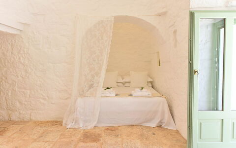 Trulli Fontana: Mur, Sol, Meubles, Plafond, Chambre, Linge, Literie, Lit, Plâtre, Plante D'Appartement