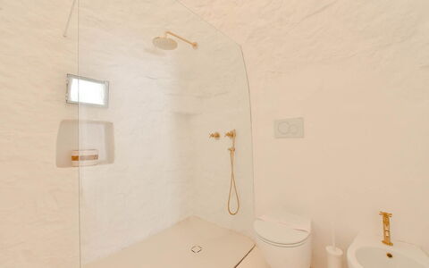 Trulli Fontana: Mur, Luminaire Plomberie, Sol, Salle De Bains, Sol, Éclairage, Plafond, Design Intérieur, Plomberie, Luminaire