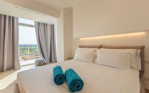 Villa Panita: Design Intérieur, Meubles, Bois, Chambre, Lit, Sol, Sol, Drap De Lit, Literie, Cadre De Lit