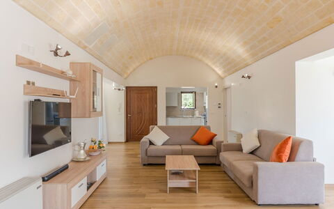 Villa Il Gelsomino: Meubles, Design Intérieur, Sol, Bois, Canapé, Plafond, Sol, Pièce, Éclairage, Salon