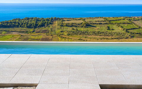 Villa Lily: Bleu, Composite, Mer, Océan, Piscine, Passerelle, Dalle, Tuile