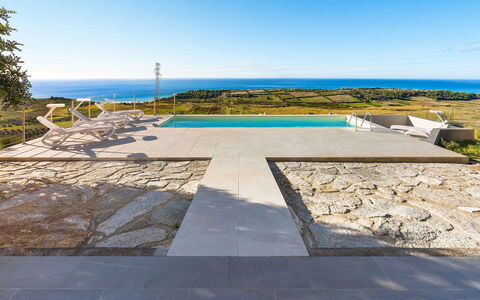 Villa Lily: Bleu, Composite, Dalle, Béton, Tuile, Piscine, Passerelle