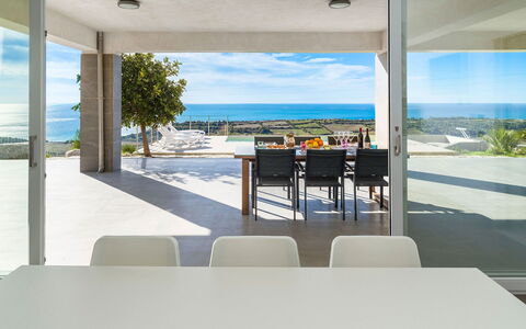 Villa Lily: Meubles, Sol, Sol, Chaise, Mer, Table Cuisine Et Salle A Manger, Ombre, Recours, Océan, Côte