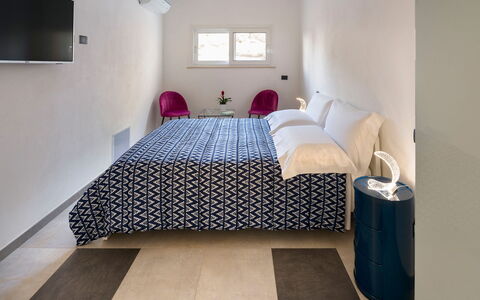 Villa Lily: Design Intérieur, Meubles, Sol, Sol, Chambre, Plafond, Pièce, Lit, Éclairage, Drap De Lit