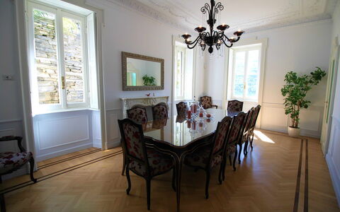 Letizia: Meubles, Design Intérieur, Sol, Chaise, Sol, Table, Bois, Salle À Manger, Plafond, Lustre