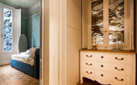 Letizia: Meubles, Design Intérieur, Chambre, Mur, Lit, Sol, Sol, Bois, Pièce, Drap De Lit
