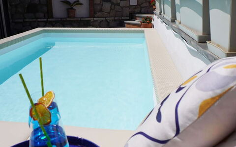 Villa Pietraluna: Piscine, Recours, Plante D'Appartement, Pot De Fleur, Eco Hôtel, Art Floral, Hôtel