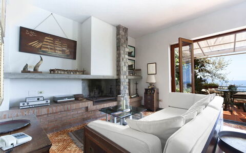 Villa Mary: Meubles, Mur, Bois, Design Intérieur, Sol, Salon, Sol, Canapé, Pièce, Domicile