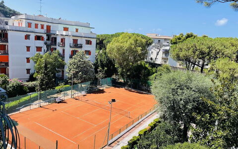 Nole 1: Arbre, Zone Résidentielle, Court De Tennis, Quartier, Appartement, Design Urbain, Condominium, Tennis, Banlieue