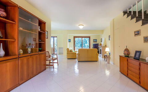 Villa Ava: Design Intérieur, Sol, Sol, Meubles, Bois, Plafond, Pièce, Canapé, Salon, Éclairage