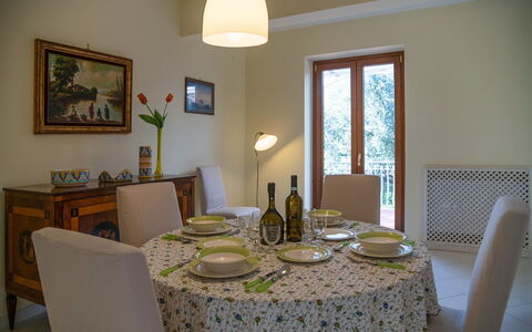 Villa Ava: Meubles, Design Intérieur, Table, Salle À Manger, Bois, Sol, Chaise, Pièce, Table Cuisine Et Salle A Manger, Textile