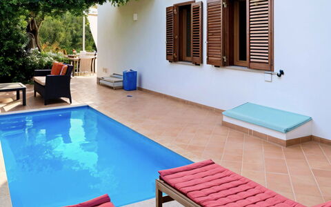 Villa Ava: Meubles, Piscine, Mobilier De Jardin, Loisir, Recours, Sol, Eco Hôtel, Ombre, Tache De Bois, Chaise