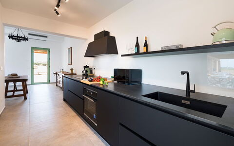 Villa Clemente: Cuisine, Comptoir, Design Intérieur, Cabinetry, Appareil De Cuisine, Sol, Bois, Plafond, Éclairage, Robinet