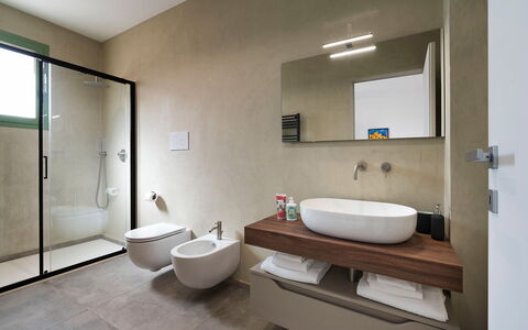 Villa Clemente: Sol, Design Intérieur, Mur, Luminaire Plomberie, Salle De Bains, Sol, Évier, Robinet, Lavabo, Toilette