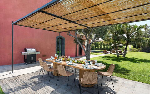 Villa Pozzillo: Meubles, Mobilier De Jardin, Ombre, Tableau De Plein Air, Chaise, Jardin, Structure En Plein Air, Patio, Matériau Naturel, Pavillon