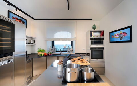 Villa Pozzillo: Meubles, Cuisine, Design Intérieur, Appareil De Cuisine, Comptoir, Plafond, Luminaire, Sol, Principaux Appliance, Éclairage