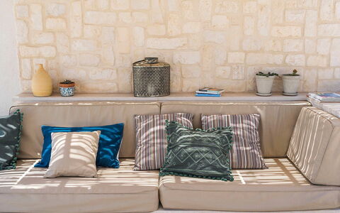 Villa Camporeale: Meubles, Coussin, Canapé, Design Intérieur, Throw Pillow, Oreiller, Salon, Sol, Domicile