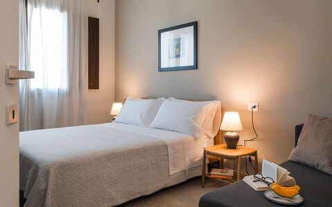 Villa Camporeale: Meubles, Design Intérieur, Mur, Chambre, Lit, Sol, Sol, Bois, Pièce, Drap De Lit