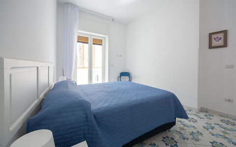 Maison Maiori: Design Intérieur, Sol, Sol, Bois, Meubles, Pièce, Chambre, Plafond, Drap De Lit, Lit