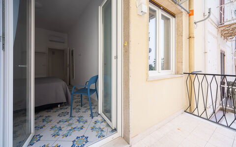 Maison Maiori: Sol, Sol, Porte, Appartement, Accueil Porte, Balcon, Tache De Bois