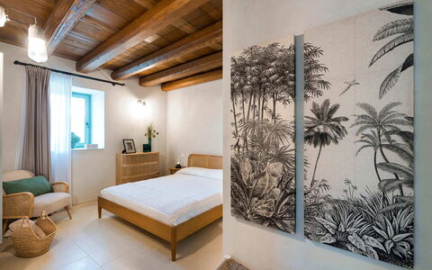 Villa del Sole: Meubles, Design Intérieur, Lit, Sol, Mur, Chambre, Sol, Bois, Pièce, Domicile