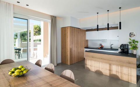 Villa Cornino: Meubles, Cuisine, Design Intérieur, Comptoir, Sol, Cabinetry, Sol, Bois, Plafond, Domicile