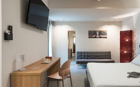 Villa Cornino: Mur, Design Intérieur, Chambre, Lit, Sol, Sol, Meubles, Drap De Lit, Pièce, Plafond