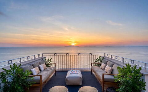 Casa Oscar: L'Eau, Plan D'Eau, Horizon, Meubles, Mer, Table, Océan, Chaise, Cotiers Et Relief Océaniques, Mobilier De Jardin