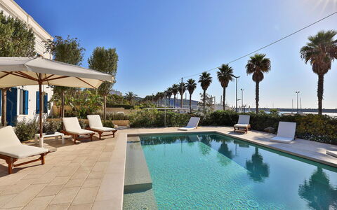 Casa Leuca: Bleu, Piscine, Recours, Balancelle, Mobilier De Jardin, Eco Hôtel, Ombre, Parapluie, Hôtel, Villa