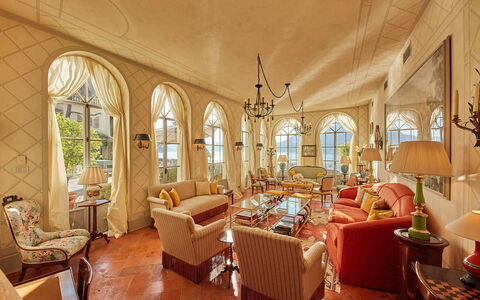 Villa Silva: Design Intérieur, Meubles, Domicile, Plafond, Pièce, Chaise, Canapé, Salon, Villa, Moulage