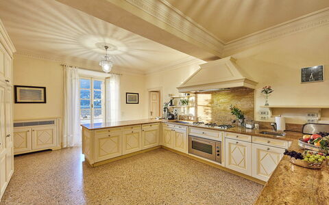 Villa Silva: Cuisine, Design Intérieur, Sol, Plafond, Sol, Cabinetry, Comptoir, Meubles, Domicile, Éclairage