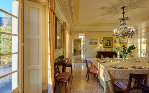 Villa Silva: Meubles, Design Intérieur, Chaise, Table, Salle À Manger, Sol, Plafond, Bois, Pièce, Sol