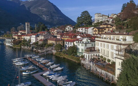 Villa Silva: L'Eau, Plan D'Eau, Bateau, Montagnes Relief, Navire, Voie Navigable, Montagne, Ville, Canal, Colline