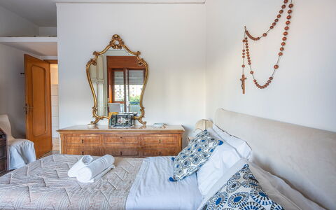 Casa Lucio: Meubles, Chambre, Design Intérieur, Lit, Bois, Drap De Lit, Literie, Pièce, Textile, Linge