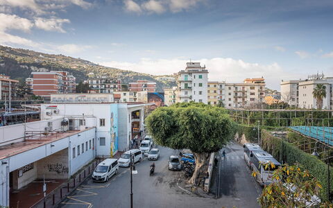 Casa Lucio: Bâtiment, Zone Urbaine, Ville, Zone Résidentielle, Appartement, Quartier, Ville, Design Urbain, Zone Métropolitaine, Banlieue