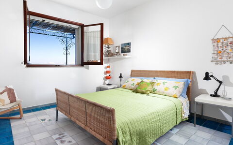 Sea Scent: Meubles, Lit, Design Intérieur, Chambre, Mur, Literie, Sol, Sol, Drap De Lit, Bois