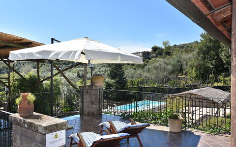 Villa Birbante: Meubles, Mobilier De Jardin, Piscine, Chaise, Parapluie, Recours, Ombre, Dalle, Pot De Fleur, Eco Hôtel