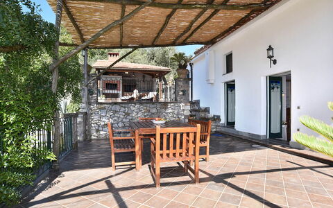 Villa Birbante: Meubles, Chaise, Mobilier De Jardin, Porche, Table Cuisine Et Salle A Manger, Ombre, Dalle, Tableau De Plein Air, Structure En Plein Air, Patio