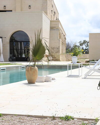 Masseria Loyola: Biens, Piscine, Aménagement Paysager, Hacienda, Béton, Cour, Ombre, Manoir, Villa, Caractéristique De L'Eau