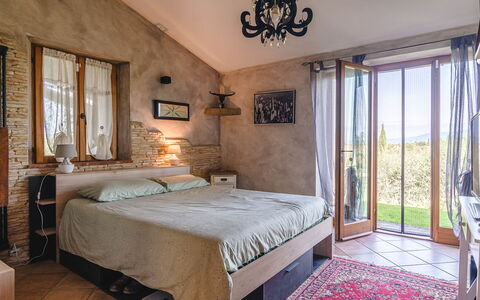 Villa dei Fiori: Meubles, Lit, Design Intérieur, Chambre, Mur, Sol, Sol, Drap De Lit, Literie, Pièce