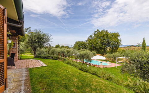 Villa dei Fiori: Jardin, Pelouse, Biens, Cour, Aménagement Paysager, Hacienda, Arrière-Cour, Ferme, Plantation, Villa