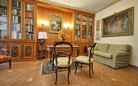 Apartment Bright: Meubles, Design Intérieur, Sol, Sol, Bois, Table, Pièce, Salon, Cadre, Canapé