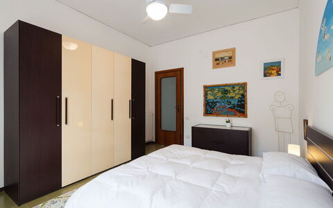 Apartment Snicher: Meubles, Design Intérieur, Lit, Sol, Chambre, Sol, Bois, Pièce, Plafond, Textile