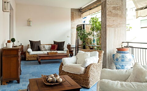 Casa Azul: Meubles, Design Intérieur, Canapé, Salon, Coussin, Throw Pillow, Sol, Pièce, Sol, Table