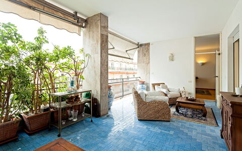 Casa Azul: Sol, Sol, Meubles, Appartement, Pot De Fleur, Plante D'Appartement, Chaise, Balcon, Daylighting, Tache De Bois