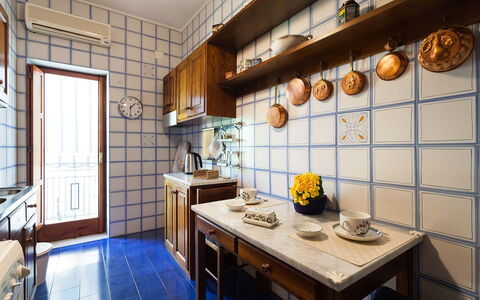Casa Gina: Design Intérieur, Sol, Cuisine, Comptoir, Sol, Cabinetry, Pièce, Tuile, Placard, Appareil De Cuisine