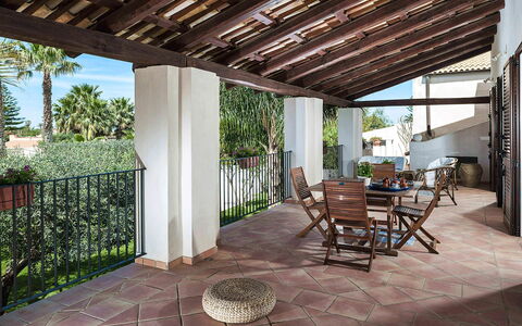 Casa Kita: Sol, Sol, Meubles, Chaise, Pot De Fleur, Plante D'Appartement, Porche, Ombre, Eco Hôtel, Balcon